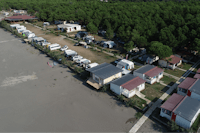 Camping Safari Beach  - Campingplatz mit Wohnwagen- und Zeltstellplatz, Mobilheimen und Restaurant mit Blick auf das Meer
