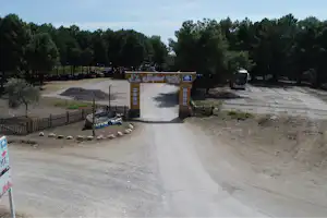 Camping Safari Beach - Einfahrt vom Campingplatz