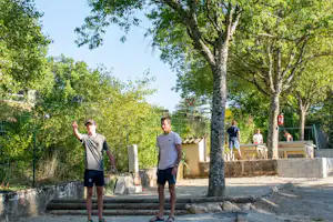 Camping Saint Clair - Freizeitbereich im Freien auf dem Campingplatz