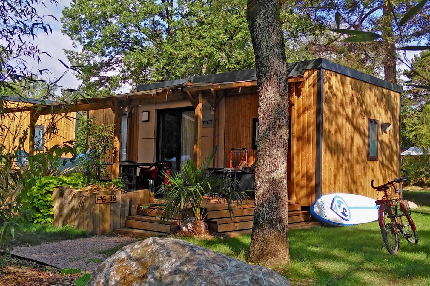 Camping Saint-Disdille - Mobilheim mit überdachter Veranda auf dem Campingplatz