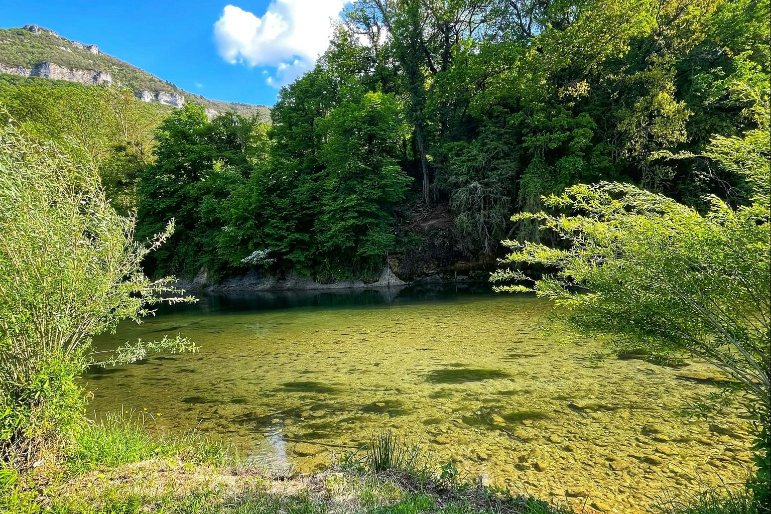 Camping Saint Lambert - Blick auf den Fluss am Campingplatz