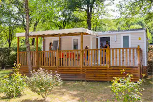 Camping Saint Pierre de Rousieux - Mobilheim mit Veranda auf dem Campingplatz