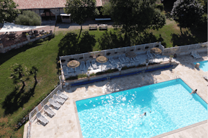 Camping Saint Pierre de Rousieux - Luftaufnahme des Pools