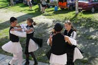 Camping Salişteanca - Traditionelle Tanzshow auf dem Campingplatz