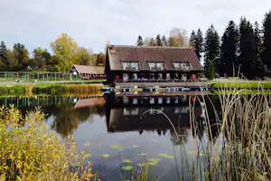 Camping Sammuli - Blick auf Restaurant vom Campingplatz am See