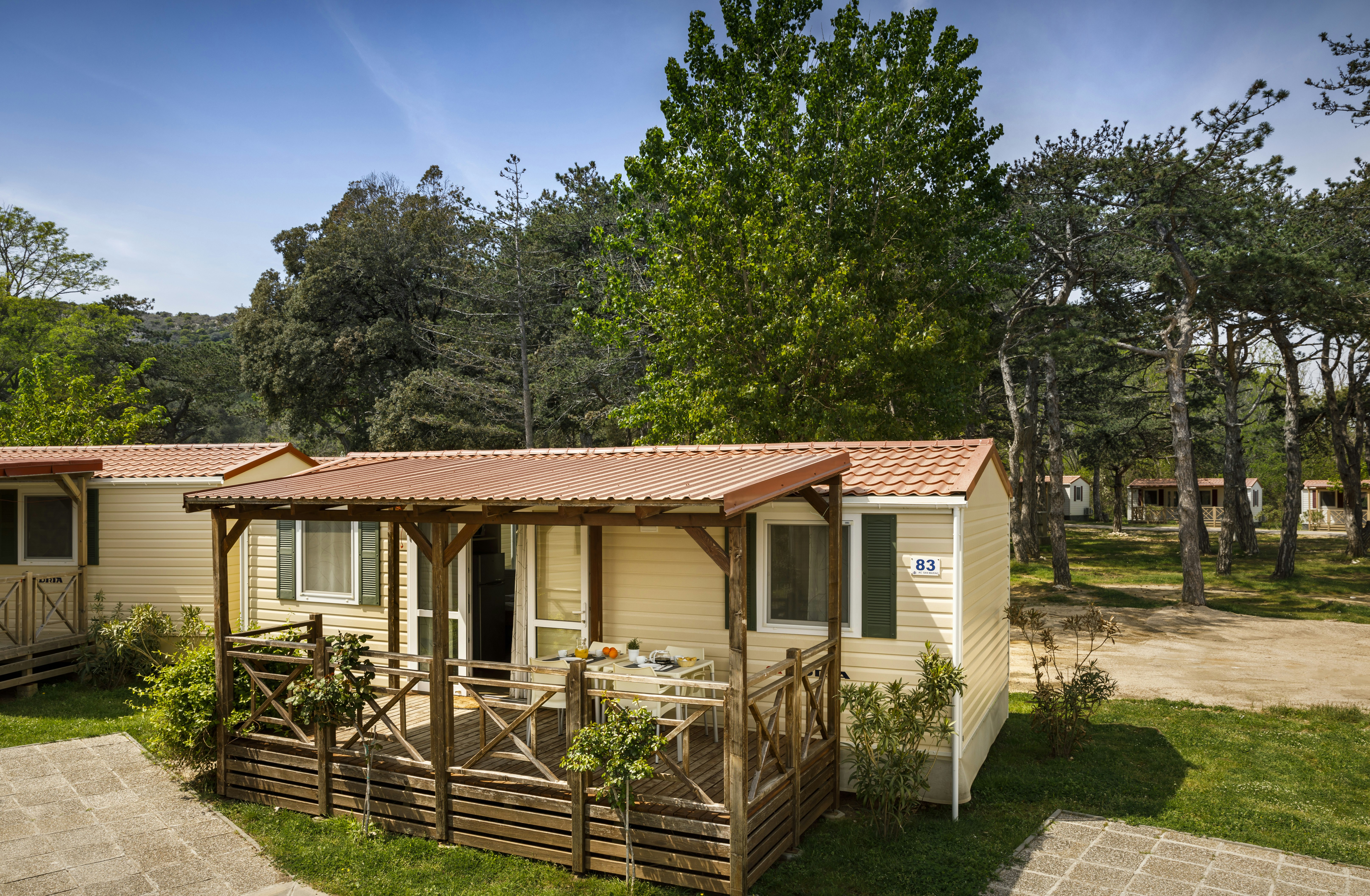 Camping San Marino  - Mobilheim mit Veranda auf dem Campingplatz