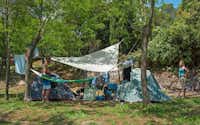 Camping San Martino - Zeltplätze im Schatten der Bäume