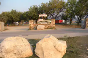 Camping San Teodoro la Cinta - Einfahrt auf den Campingplatz