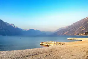 Camping San Zeno - Der Strand des Gardasees