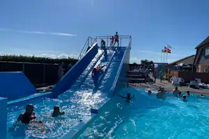 Sandager Naes Camping Camping Sandager Naes - Freibad mit Rutsche auf dem Campingplatz
