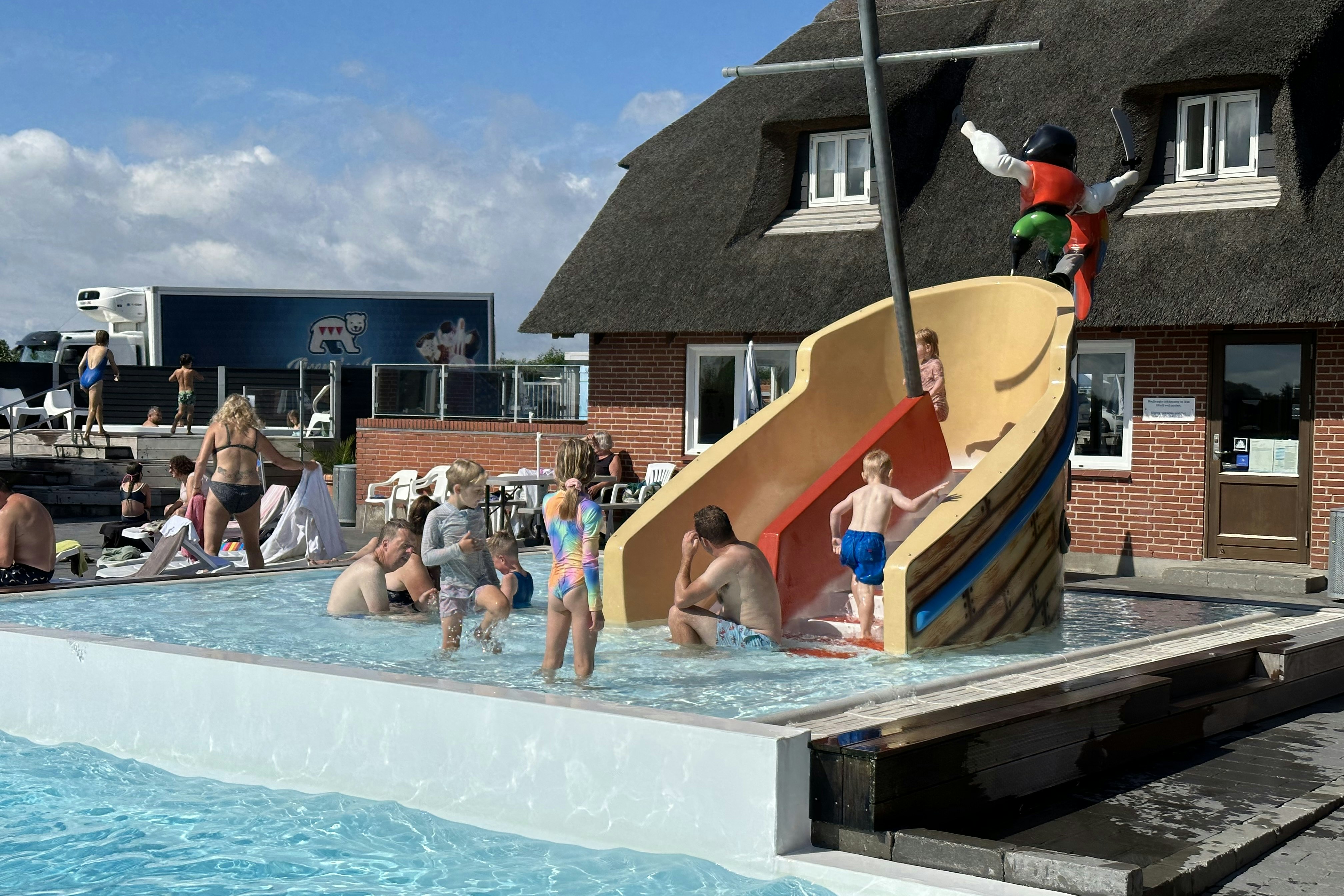 Sandager Naes Camping  Camping Sandager Naes - Kinderbereich im Freibad des Campingplatzes