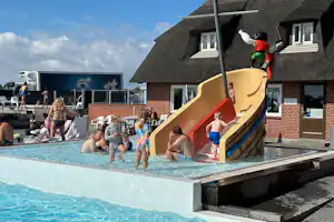 Sandager Naes Camping Camping Sandager Naes - Kinderbereich im Freibad des Campingplatzes
