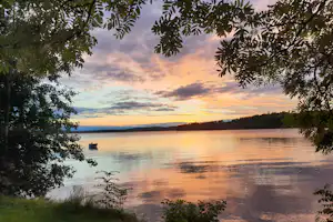 Camping Sandaholm - Blick auf den See bei Sonnenuntergang