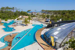 Camping Sandaya Soulac Plage - Teleskopischer Schwimmbadüberdachung auf dem Campingplatz
