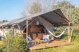 Camping Santa Cristina - Mobilheim mit Veranda auf dem Campingplatz