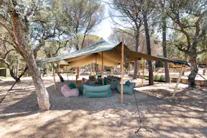 wecamp Santa Cristina - Sitzkissen Lounge unter Dach