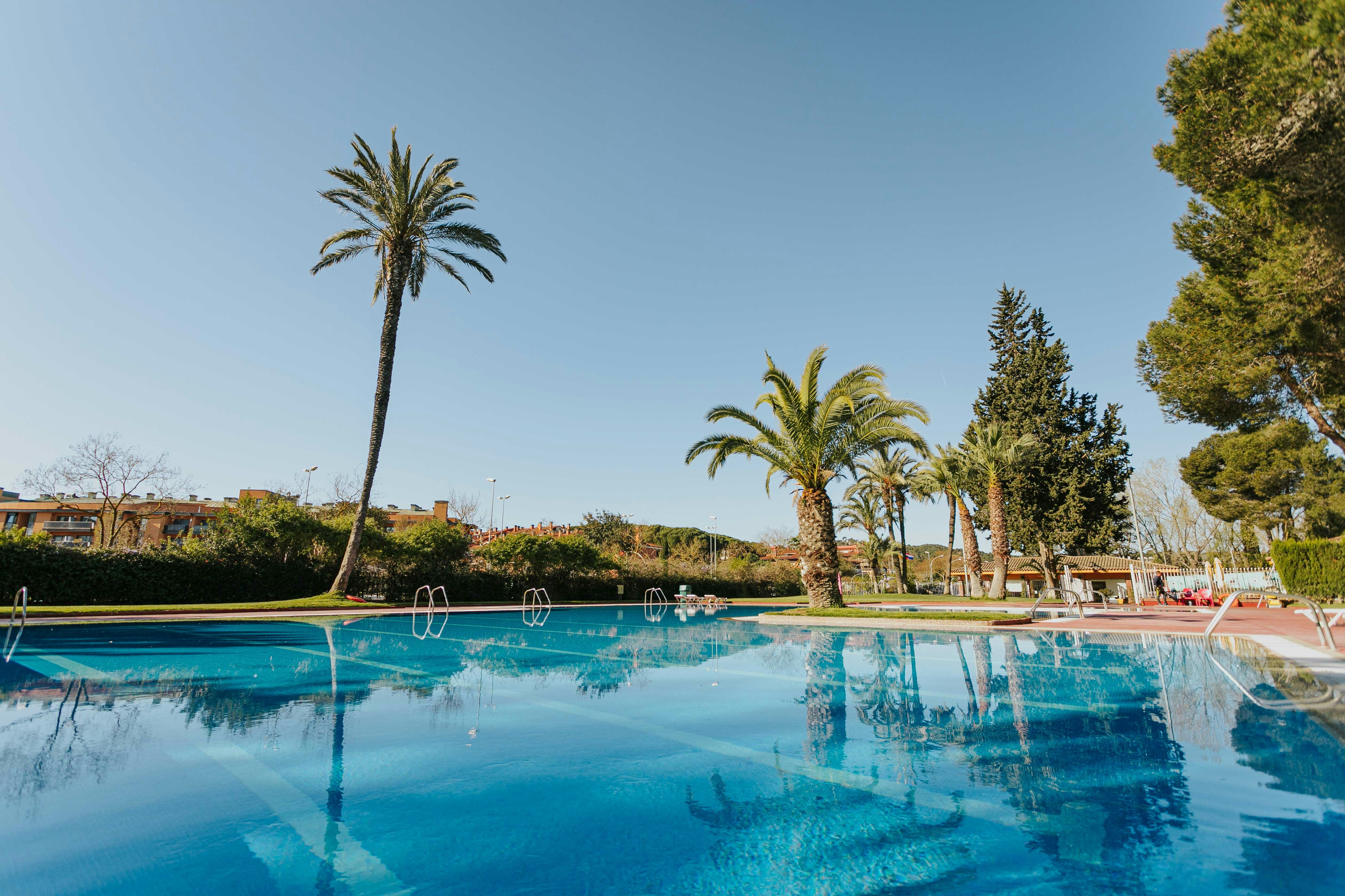 Camping Santa Elena  Camping Santa Elena Ciutat - Pool im Freien auf dem Campingplatz