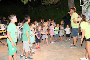 Camping Santa Maria di Leuca - Kinderanimation am Abend auf dem Campingplatz