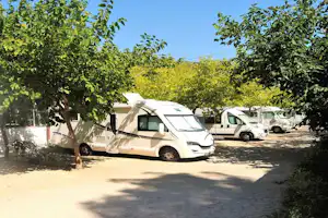 Camping Santa Marta - Stellplätze im Grünen auf dem Campingplatz