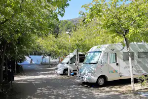 Camping Santa Marta - Wohnmobil- und Wohnwagenstellplätze im Schatten der Bäume