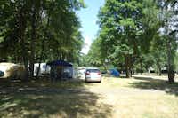 Camping Sauxillanges -Des Prairies d' Auvergne-  -  Wohnwagen- und Zeltstellplatz vom Campingplatz im Grünen