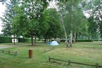 Camping Sauxillanges -Des Prairies d' Auvergne-  -  Zeltplatz vom Campingplatz im Grünen