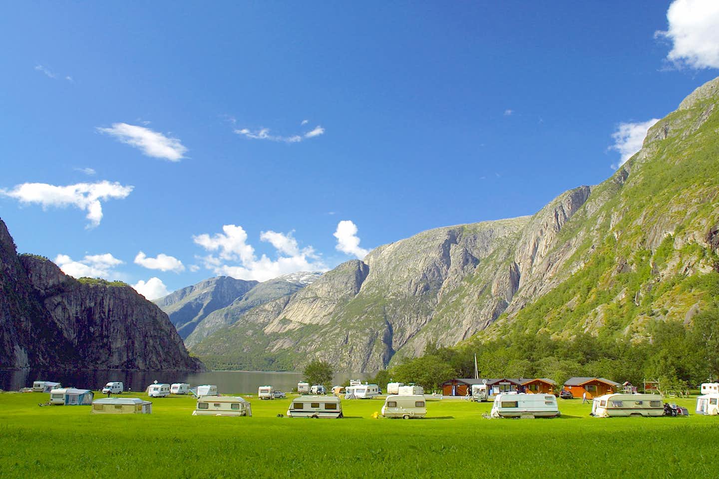 Camping Sæbø  -  Blick auf den Campingplatz am Eidfjord