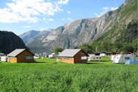Camping Sæbø  -  Mobilheime und Wohnwagen- und Zeltstellplatz vom Campingplatz mit Blick auf den Fjord