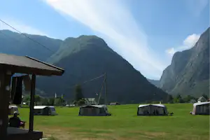 Camping Sæbø - Wohnmobilstellplatz vom Campingplatz im Grünen