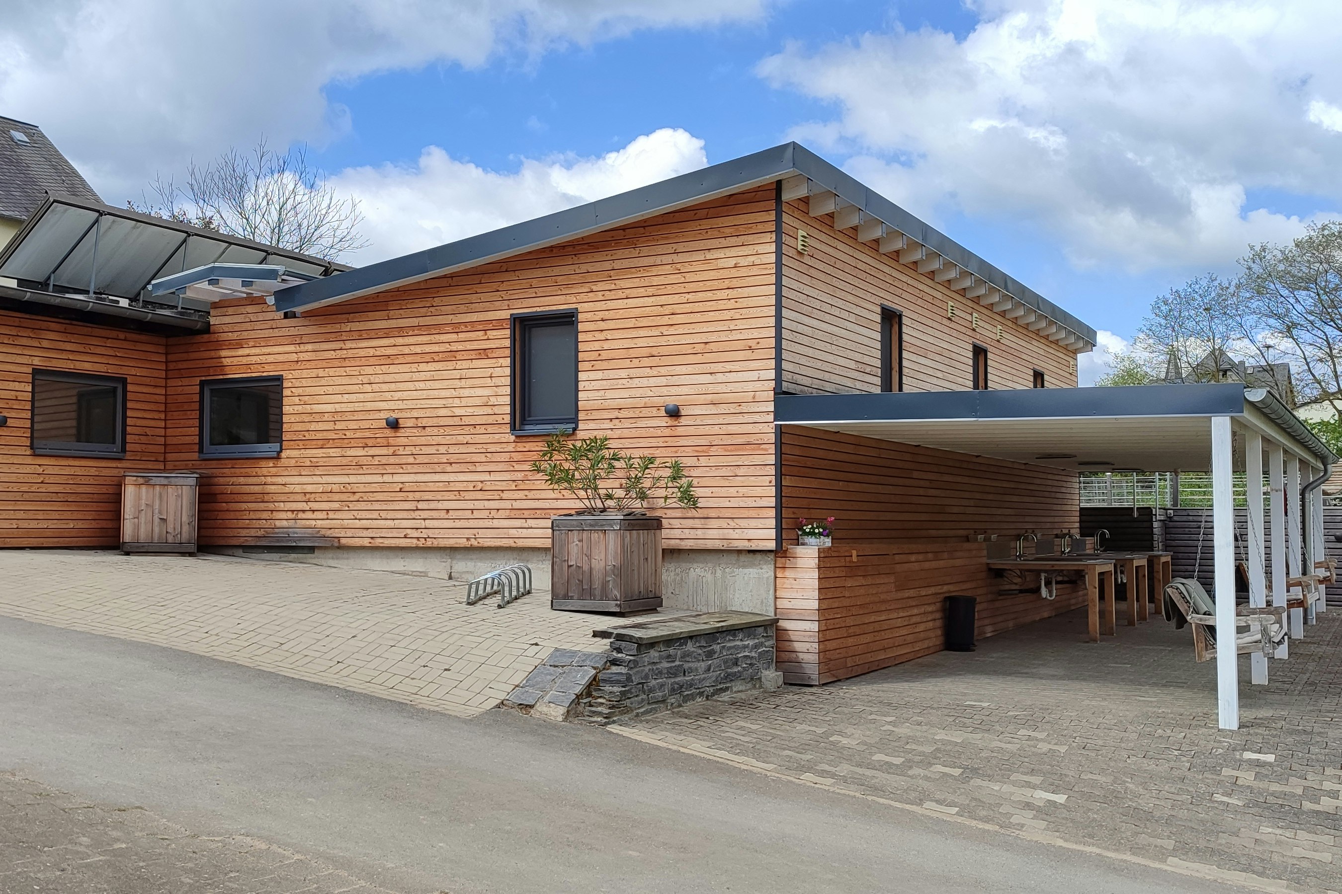 MoselCamping Bernkastel  Camping Schenk - Sanitärgebäude und Spülküche auf dem Campingplatz
