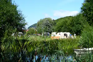 Camping Schloß Roßdorf - Teich auf dem Campingplatz