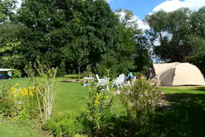 Camping Schloß Roßdorf - Wohnmobil- und Wohnwagenstellplätze im Grünen