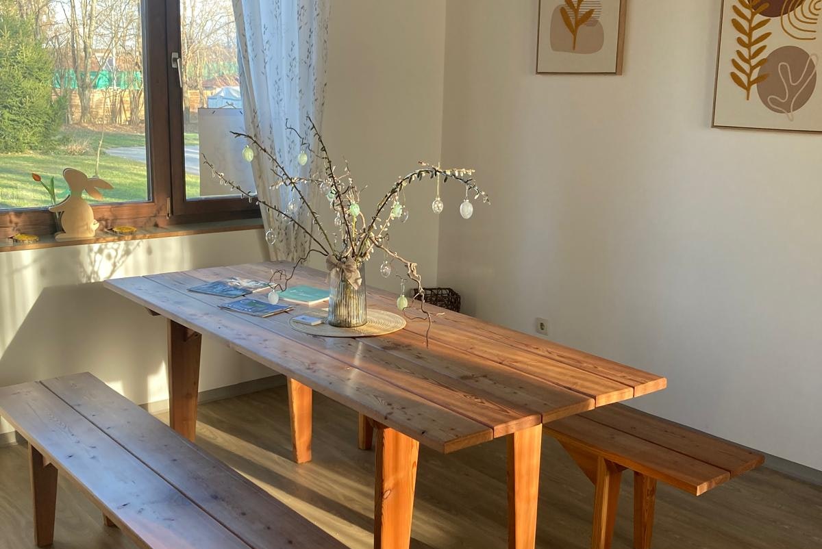 Camping Schloss Burgau - Sitzgelegenheit im Aufenthaltsraum