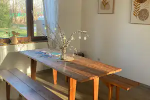 Camping Schloss Burgau - Sitzgelegenheit im Aufenthaltsraum