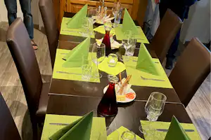 Camping Schlüchttal - Gedeckter Tisch in der Gaststube des Campingplatzes