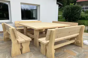 Camping Schlüchttal - Picknicktisch auf dem Campingplatz