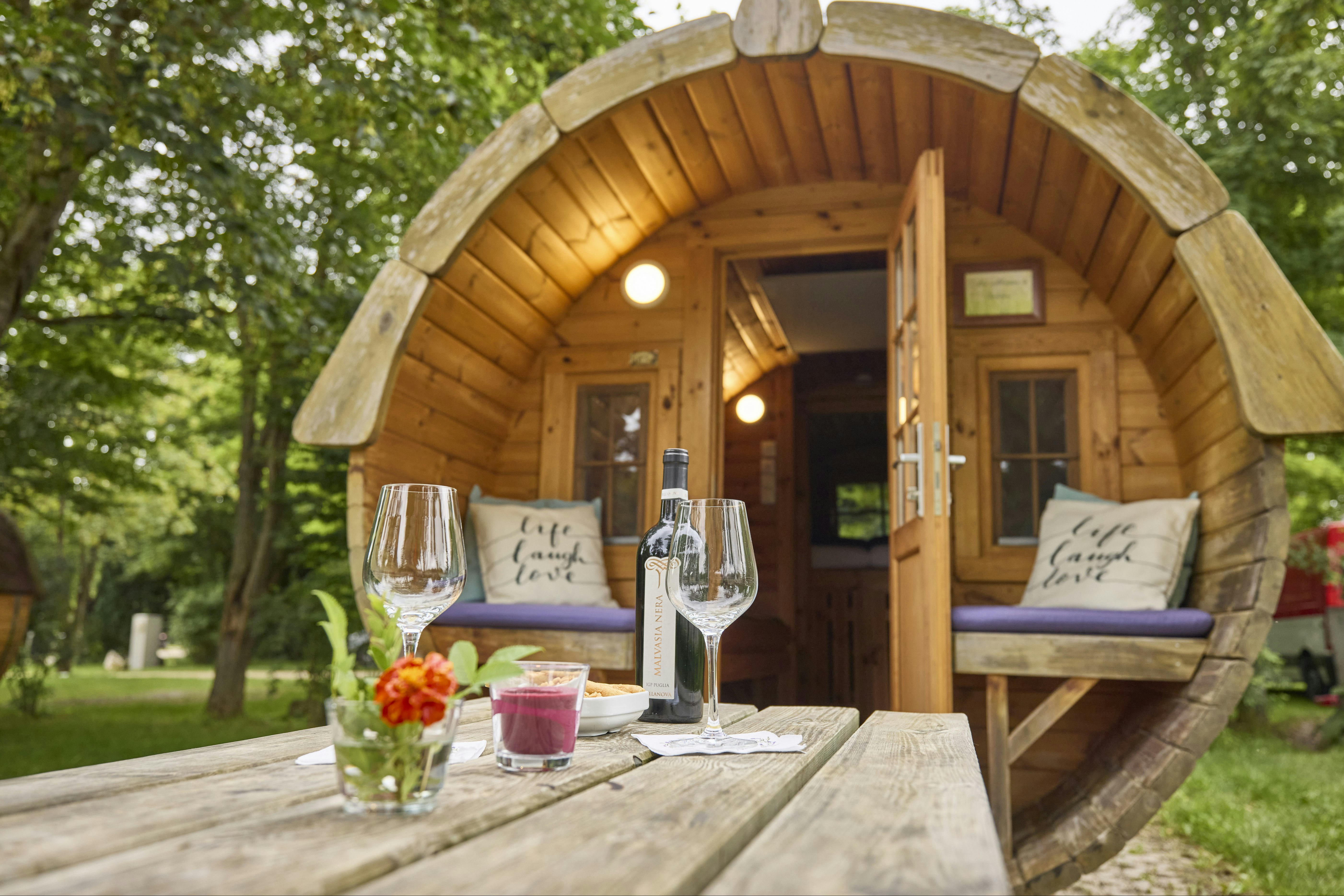 Camping Schwarzfelder Hof - Schlaffass auf dem Campingplatz