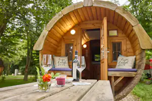 Camping Schwarzfelder Hof - Schlaffass auf dem Campingplatz