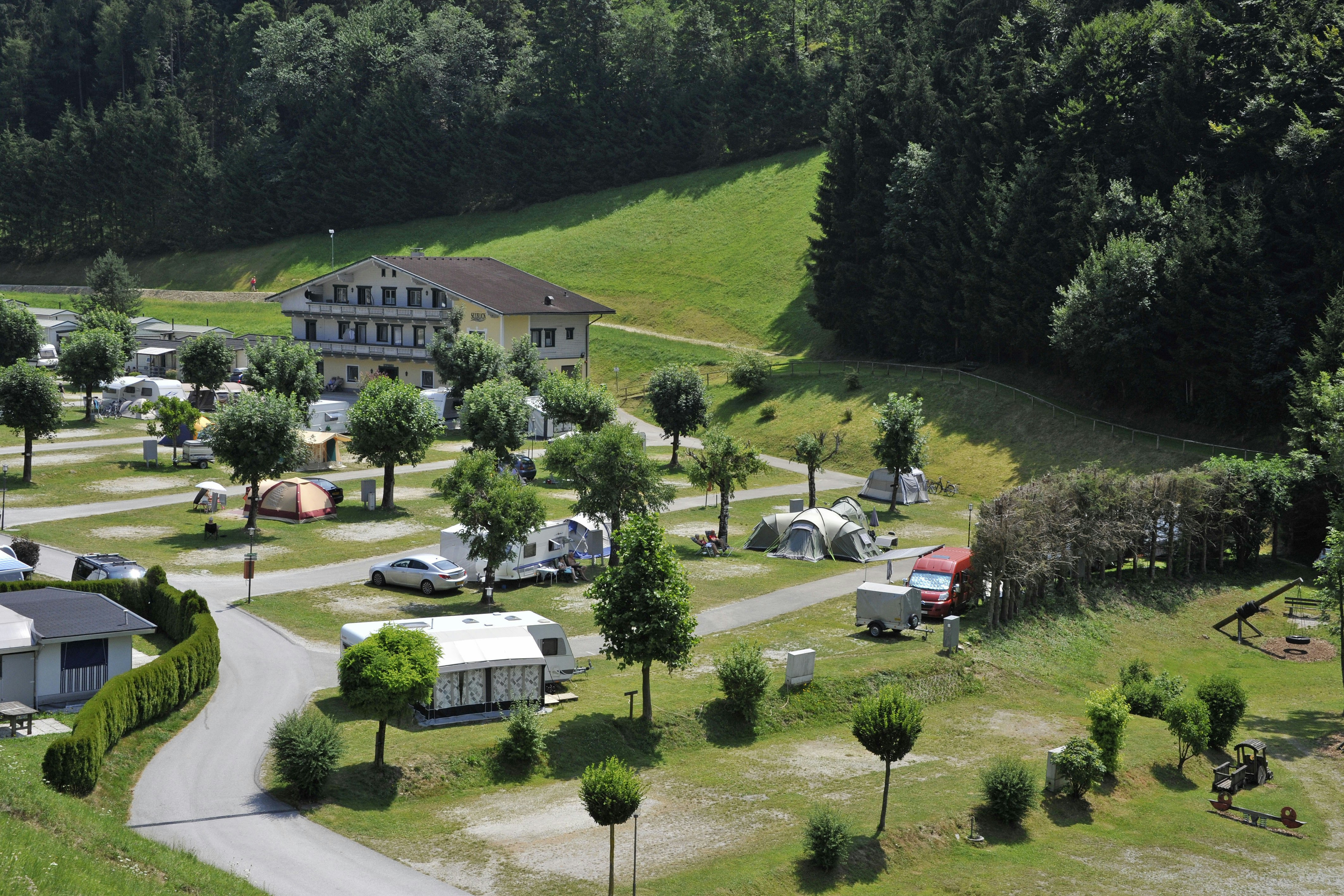 Camping Seeblick Toni - Blick auf die Stellplätze auf dem Campingplatz