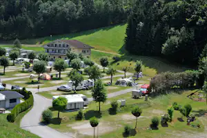 Camping Seeblick Toni - Blick auf die Stellplätze auf dem Campingplatz