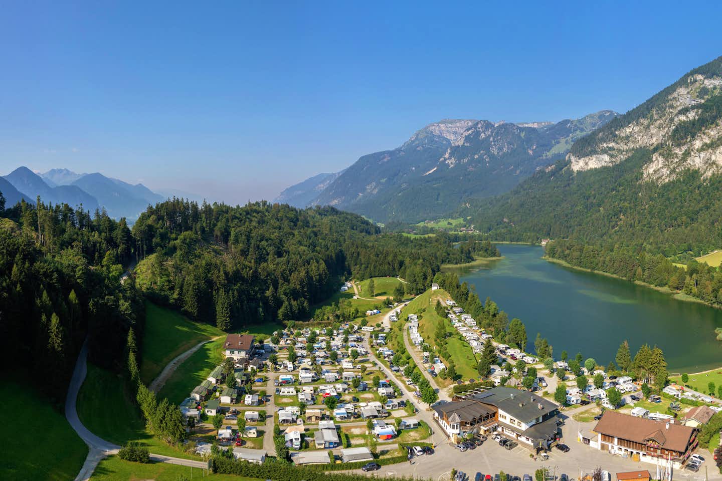 Camping Seeblick Toni - Luftaufnahme des Campingplatzes am See