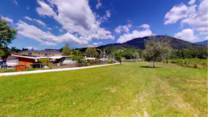 Camping Seehof am Vassachersee - Wohnmobil- und Wohnwagenstellplätze im Grünen