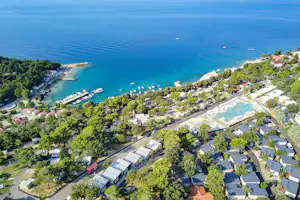 Camping Selce - Campingplatz und Meer aus der Vogelperspektive
