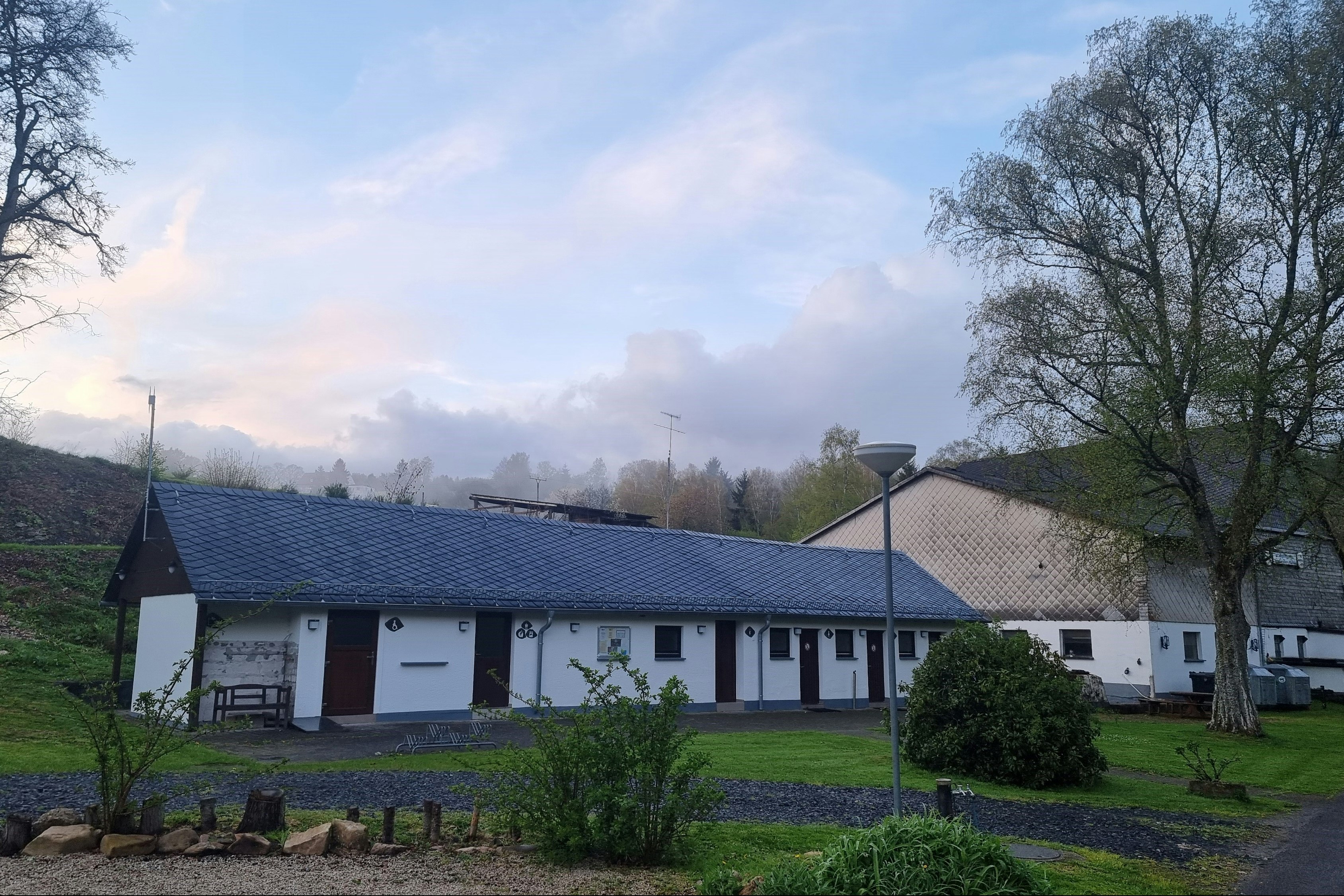 Campingplatz Sensweiler-Mühle  Camping Sensweiler Mühle - Sanitärgebäude auf dem Campingplatz