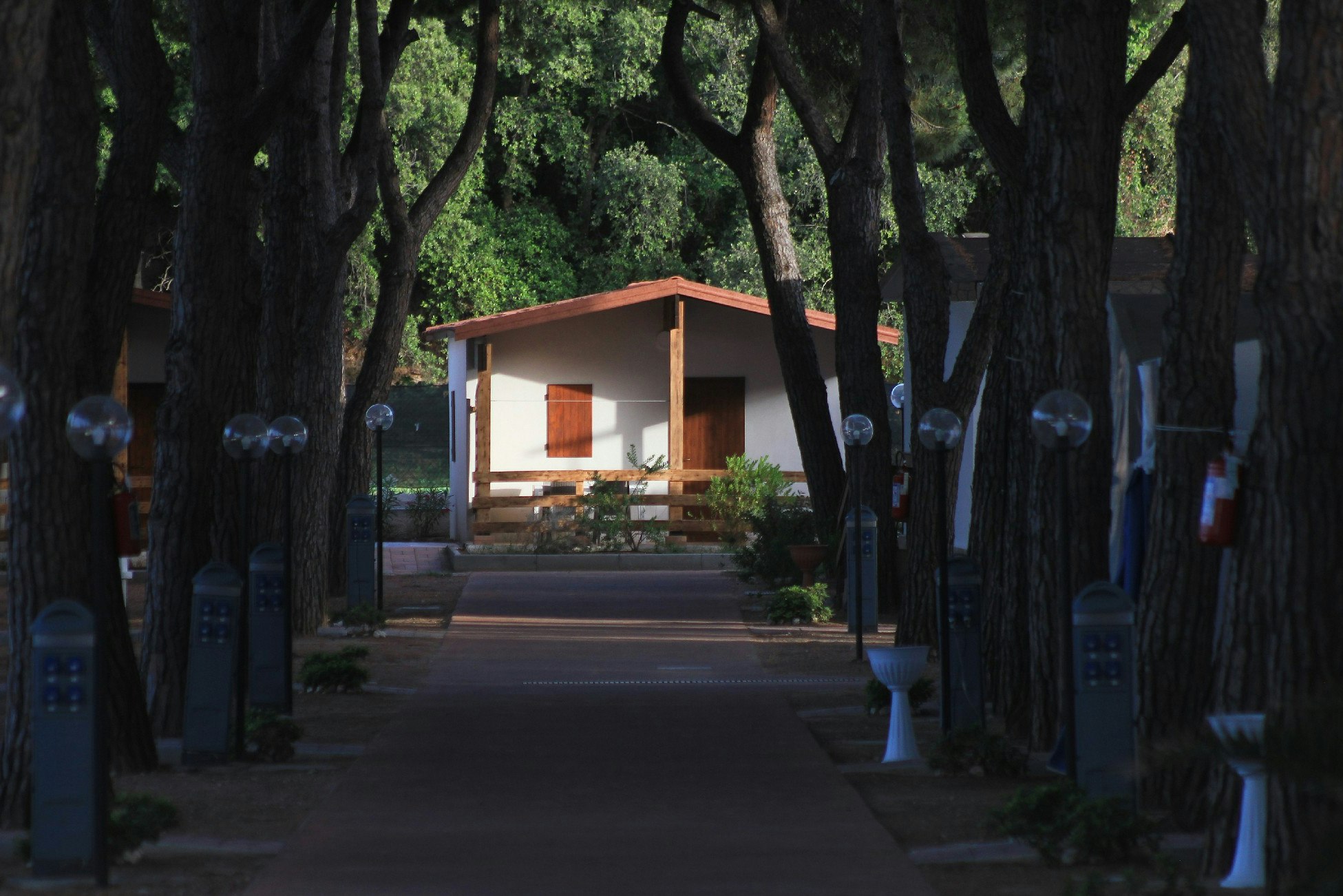 Camping Serenella - Mobilheim mit Terrasse auf dem Campingplatz