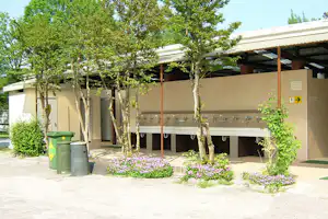Camping Serenissima - Das Sanitärgebäude des Campingplatzes von aussen