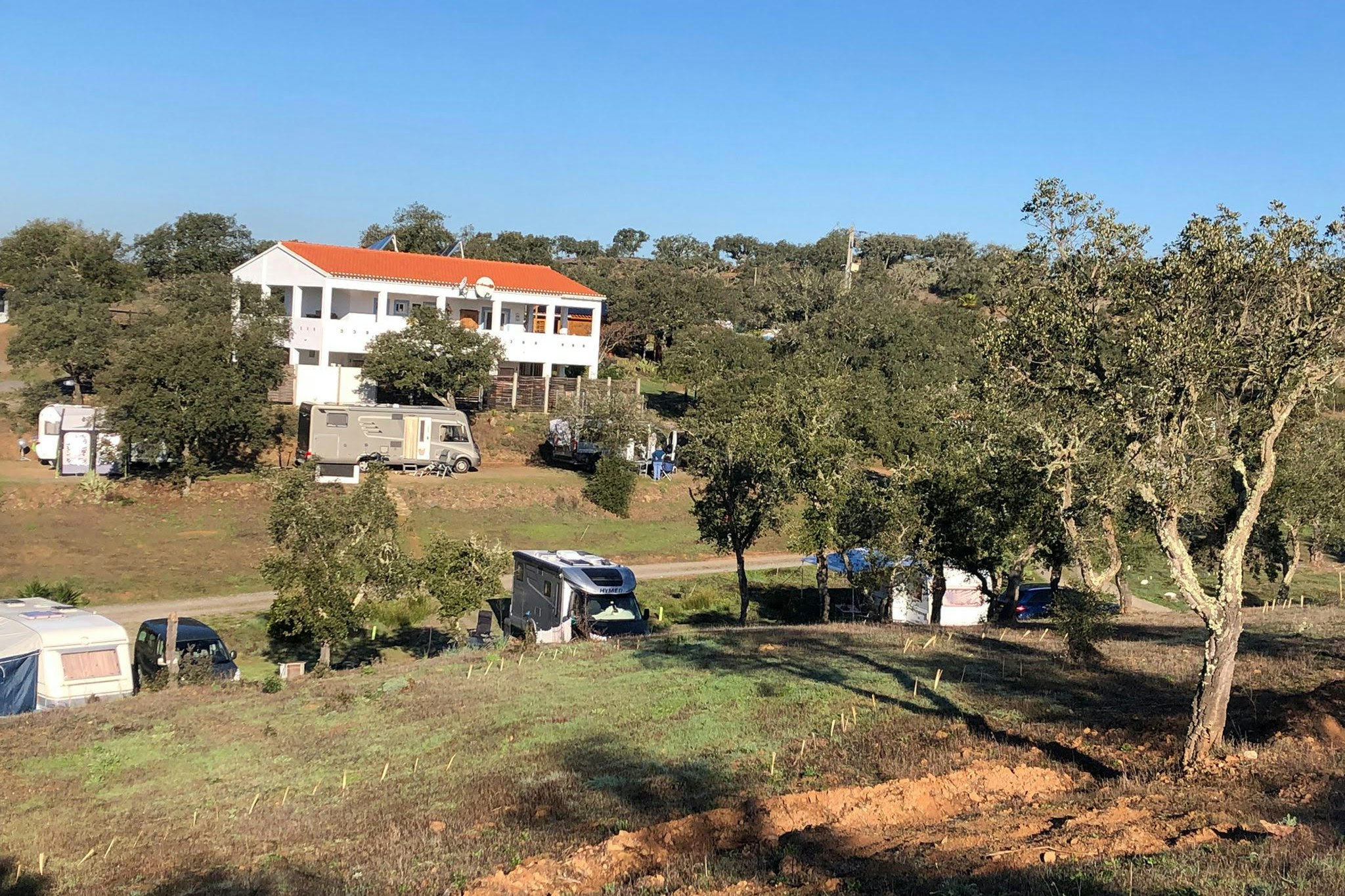 Camping Serro Da Bica - Blick auf die Stellplätze auf dem Campingplatz