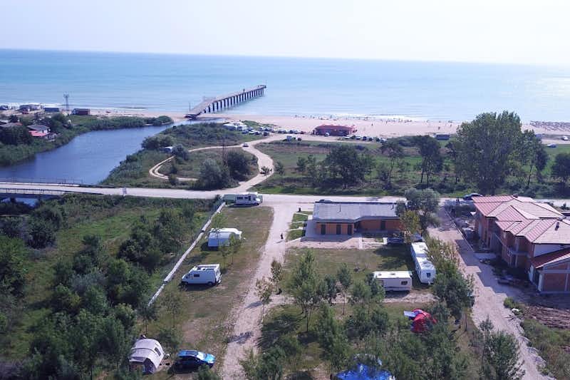 Camping Shkorpilovtsi  -  Luftaufnahme vom Campingplatz mit Strand am Schwarzen Meer