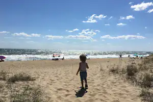 Camping Shkorpilovtsi - Kind am Strand vom Campingplatz
