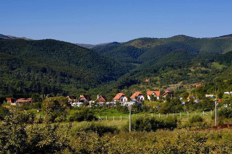 Camping Sibiu Ananas - Übersicht auf das gesamte Campingplatz Gelände 